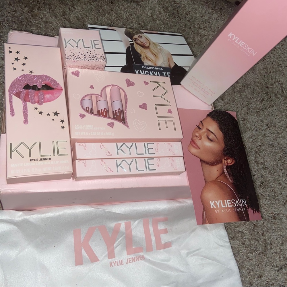KYLIE COSMETICS BUNDLE